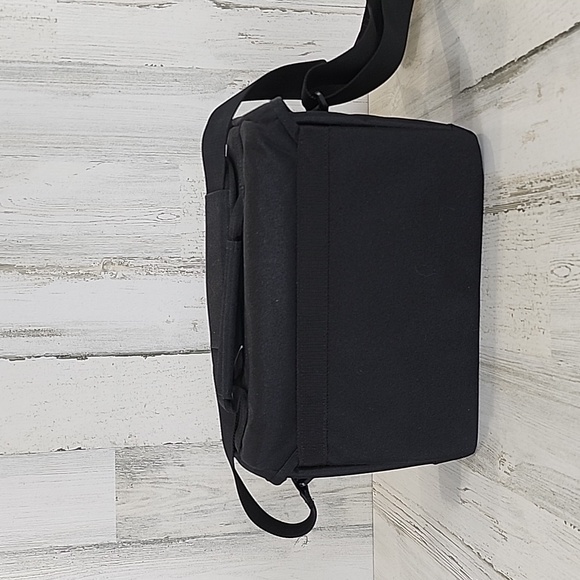 Canon black camera bag soft sided padded NEW without no tag 11" x 5" x 7" - Picture 3 of 10